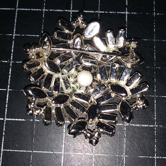 Vintage Continental Brooch White Milk Glass Stones & Rhinestones, Gold T… - Picture 2 of 7